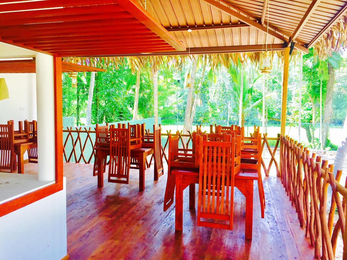 Airport Resort Katunayaka Buitenkant foto